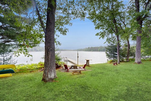 Charming Lakefront home w/ dock, gas grill, fire pit, on ATV/Snowmobile trail