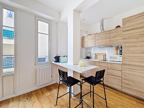 Fridge, microwave, dishwasher, coffee/tea maker