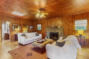 TV, fireplace