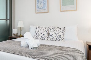 1 bedroom, iron/ironing board, free WiFi, bed sheets - Convenient City Apartment in the Heart of Braddon (Braddon)
