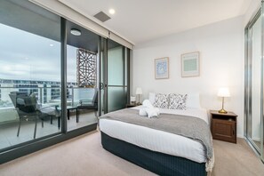 1 bedroom, iron/ironing board, free WiFi, bed sheets - Convenient City Apartment in the Heart of Braddon (Braddon)