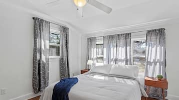 4 bedrooms, desk, travel crib, free WiFi