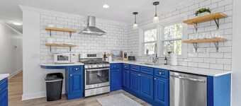 Relax In Raleigh - Room for Friends & Family!