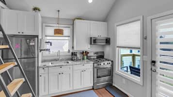 Fridge, microwave, oven, coffee/tea maker