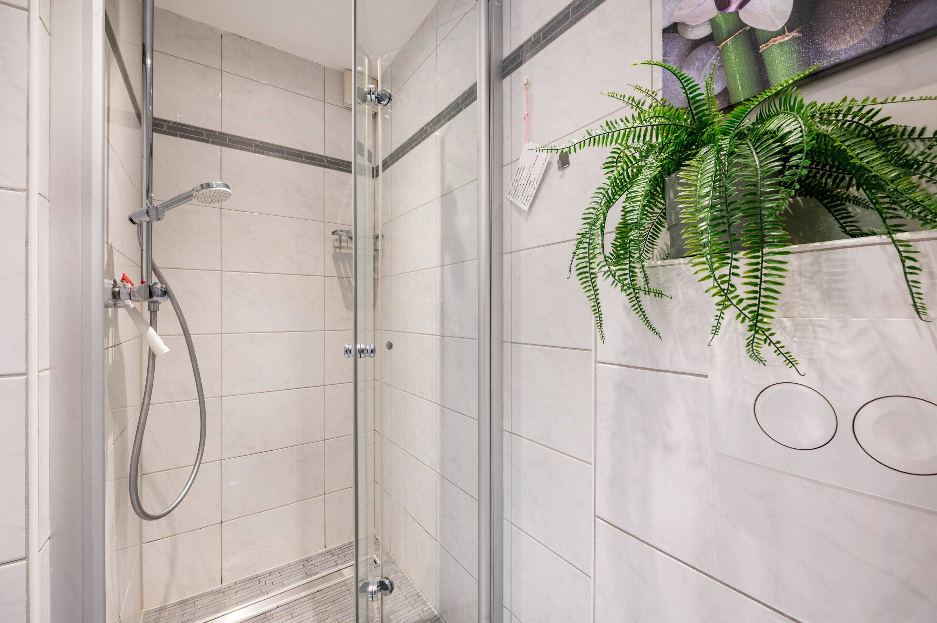Dusche, Haartrockner, Handtücher
