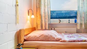 2 makuuhuonetta, silitysrauta/-lauta, Wi-Fi, vuodevaatteet