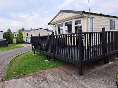 Tranquil Lodge Retreat in Scunthorpe Countryside