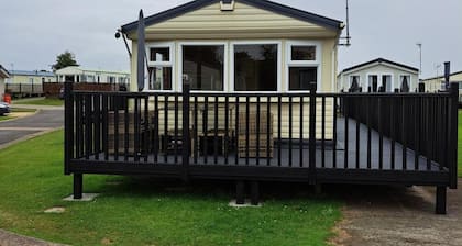 Tranquil Lodge Retreat in Scunthorpe Countryside