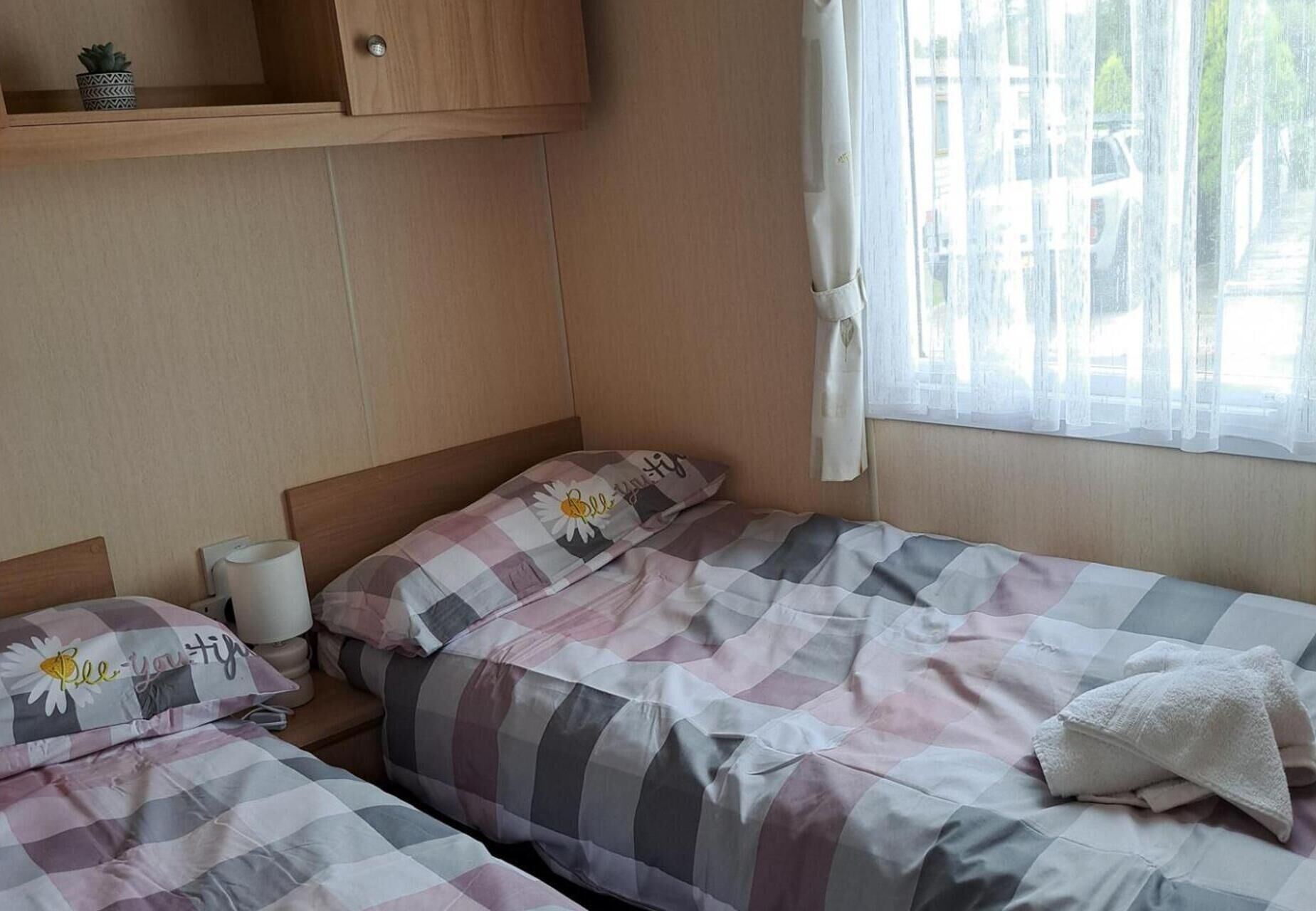 4 kamar tidur, setrika/meja setrika, Wi-Fi gratis, dan seprai linen