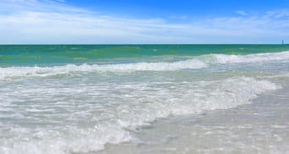 Luxury 6 Bedroom near the Village