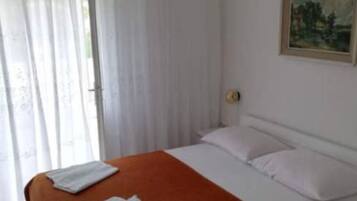 House (Four Bedroom Holiday Home with Terrac) | 4 bedrooms