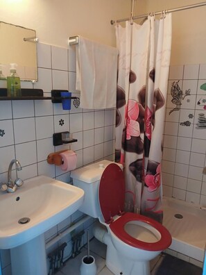 Bruser, håndklæder, Sæbe, Toiletpapir