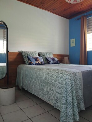 2 chambres, fer et planche à repasser, Wi-Fi, draps fournis