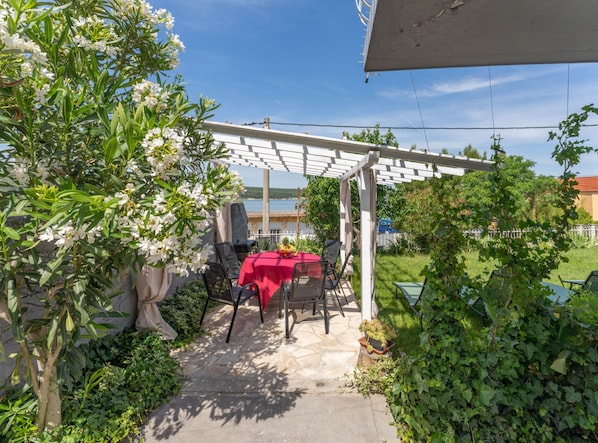 House (Four Bedroom Holiday Home with Terrac) | Garden