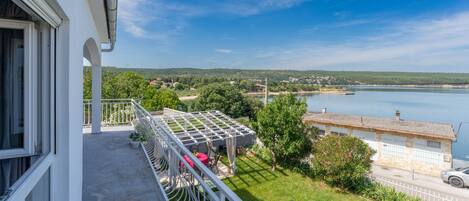 House (Four Bedroom Holiday Home with Terrac) | Balcony