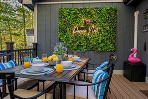 Outdoor dining
