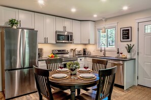 Fridge, microwave, oven, stovetop - Boutique Home: Tranquil Lake. Hot Tub. Fire Pit. Community Pool. Golf Course (Tobyhanna)