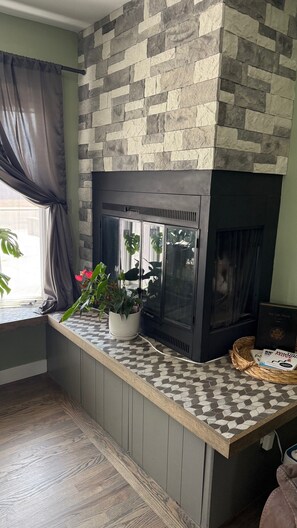 Interior - Fully Renovated Cozy Home (Pueblo)