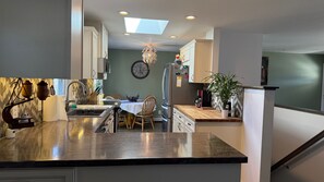 Private kitchen - Fully Renovated Cozy Home (Pueblo)