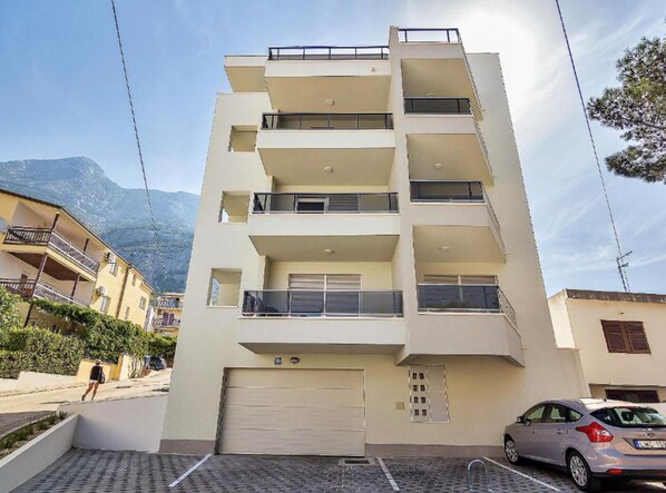 Apartment (One Bedroom Apartment With Balcony An) | Außenbereich