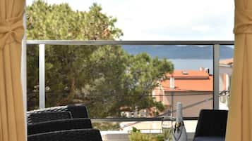 Apartment (One Bedroom Apartment With Balcony An) | Balcony