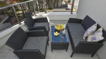 Apartment (One Bedroom Apartment With Balcony An) | Balcony