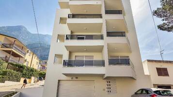 Apartment (Two Bedroom Apartment With Balcony An) | Exterior