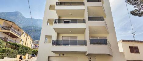 Apartment (Two Bedroom Apartment With Balcony An) | Aussenbereich