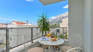 Apartment (Two Bedroom Apartment With Balcony An) | Balcony