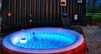 Cozy Container, HotTub, King Bed, Pets, Wifi, 1 Night Stays, Griddle, Firepit