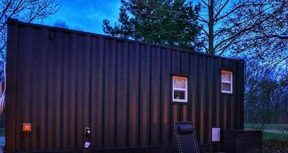 Cozy Container, HotTub, King Bed, Pets, Wifi, 1 Night Stays, Griddle, Firepit