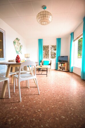 Interior - Casdanna 1: Sea View, 28 m² Terrace, 150 m from the Beach, Garage & Wi-Fi (Roses)