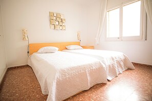 2 室のベッドルーム、アイロン / アイロン台、WiFi、ベッドシーツ