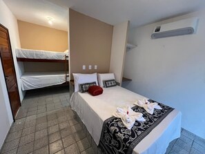 Superior Quadruple Room | Free WiFi, bed sheets - POUSADA BRISA DO LAGO (Camocim)
