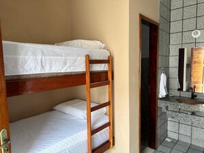 Habitación cuádruple, vista al jardín | Wifi gratis 