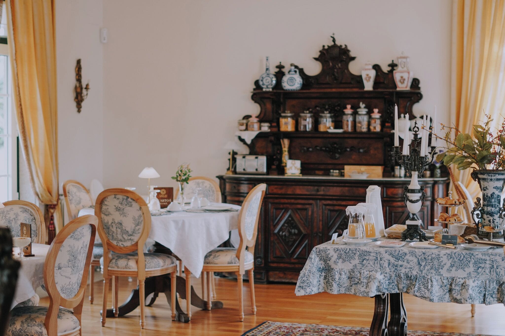 Petit déjeuner complet compris tous les jours