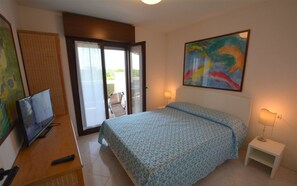 Appartement, 3 slaapkamers, balkon, uitzicht op zwembad | 4 slaapkamers