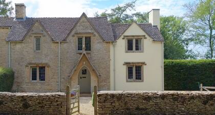 Hare Cottage - pet friendly near Tetbury