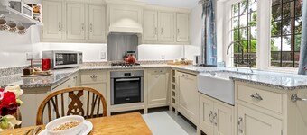 Hare Cottage - pet friendly near Tetbury