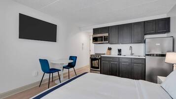 1 bedroom, desk, WiFi, bed sheets