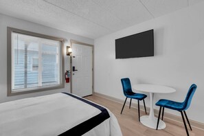 Skrivebord, wi-fi og sengetøy