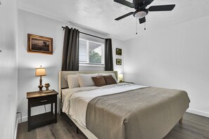 2 bedrooms, iron/ironing board, free WiFi, bed sheets