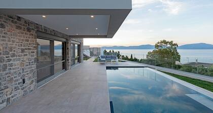 Design villa with immaculate views in Theologos