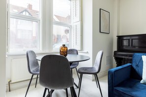 Leilighet | Spiseområde på rommet