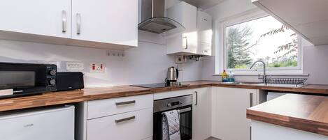 บ้านพัก, 2 ห้องนอน | ครัวส่วนตัว | ตู้เย็นขนาดใหญ่, ไมโครเวฟ, เตาอบ, เตาประกอบอาหาร