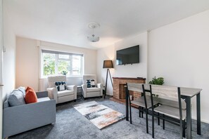 Casa, 2 quartos | Área de estar