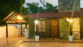 Cabaña Deluxe, vista al jardín | Wifi gratis y acceso para silla de ruedas