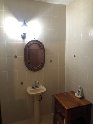 Deluxe Cabin, Garden View | Bathroom - LOS FUNDADORES estancia ecológica  (Comalcalco)