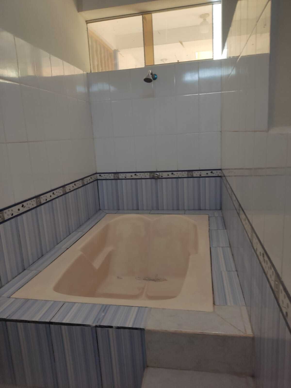 Serviettes fournies, savon, papier toilette