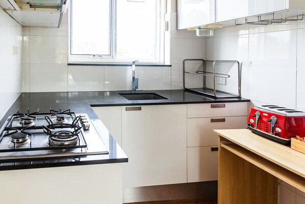 Fridge, microwave, oven, stovetop